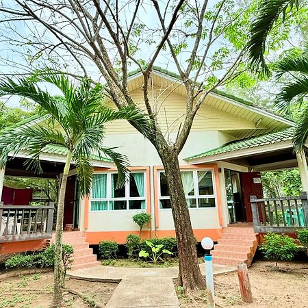 Lanta Palm Beach Resort , Beach Bungalow - Ko Lanta Exterior foto