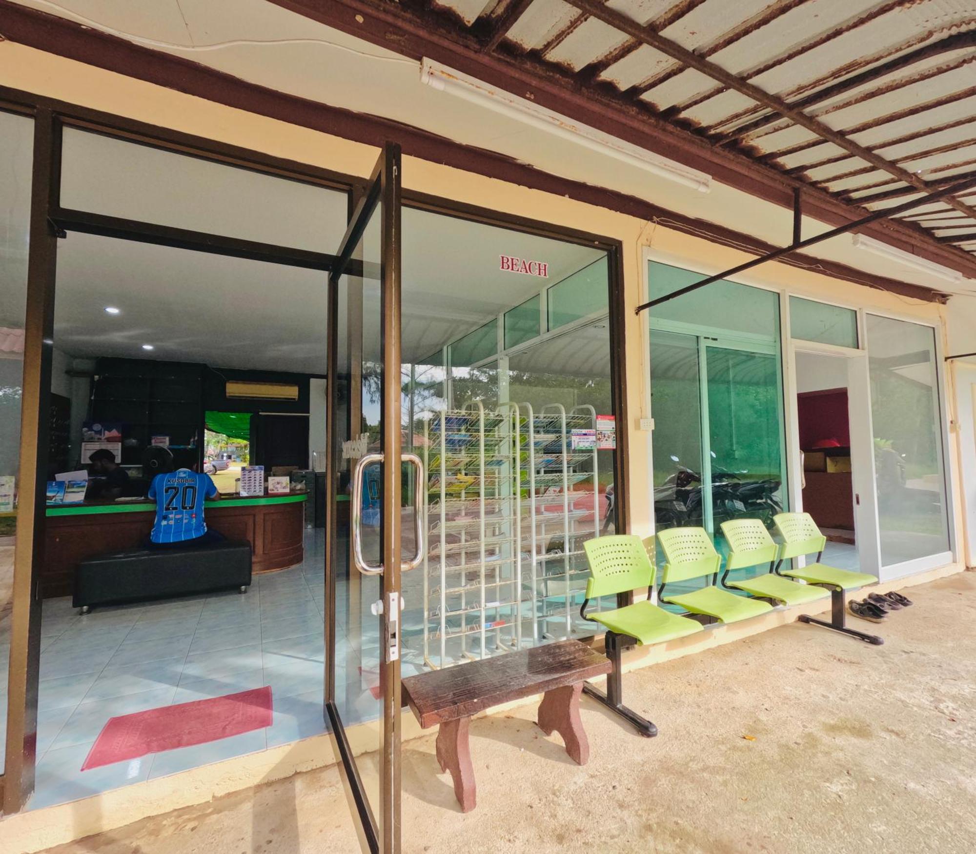 Lanta Palm Beach Resort , Beach Bungalow - Ko Lanta Exterior foto