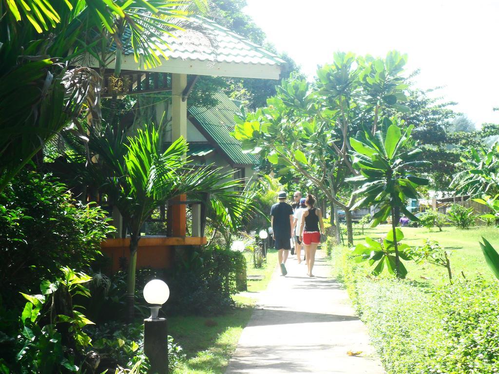 Lanta Palm Beach Resort , Beach Bungalow - Ko Lanta Exterior foto