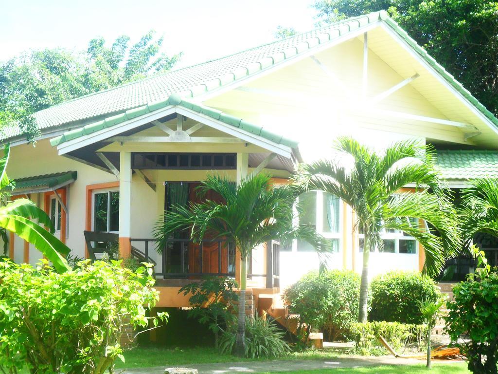 Lanta Palm Beach Resort , Beach Bungalow - Ko Lanta Exterior foto