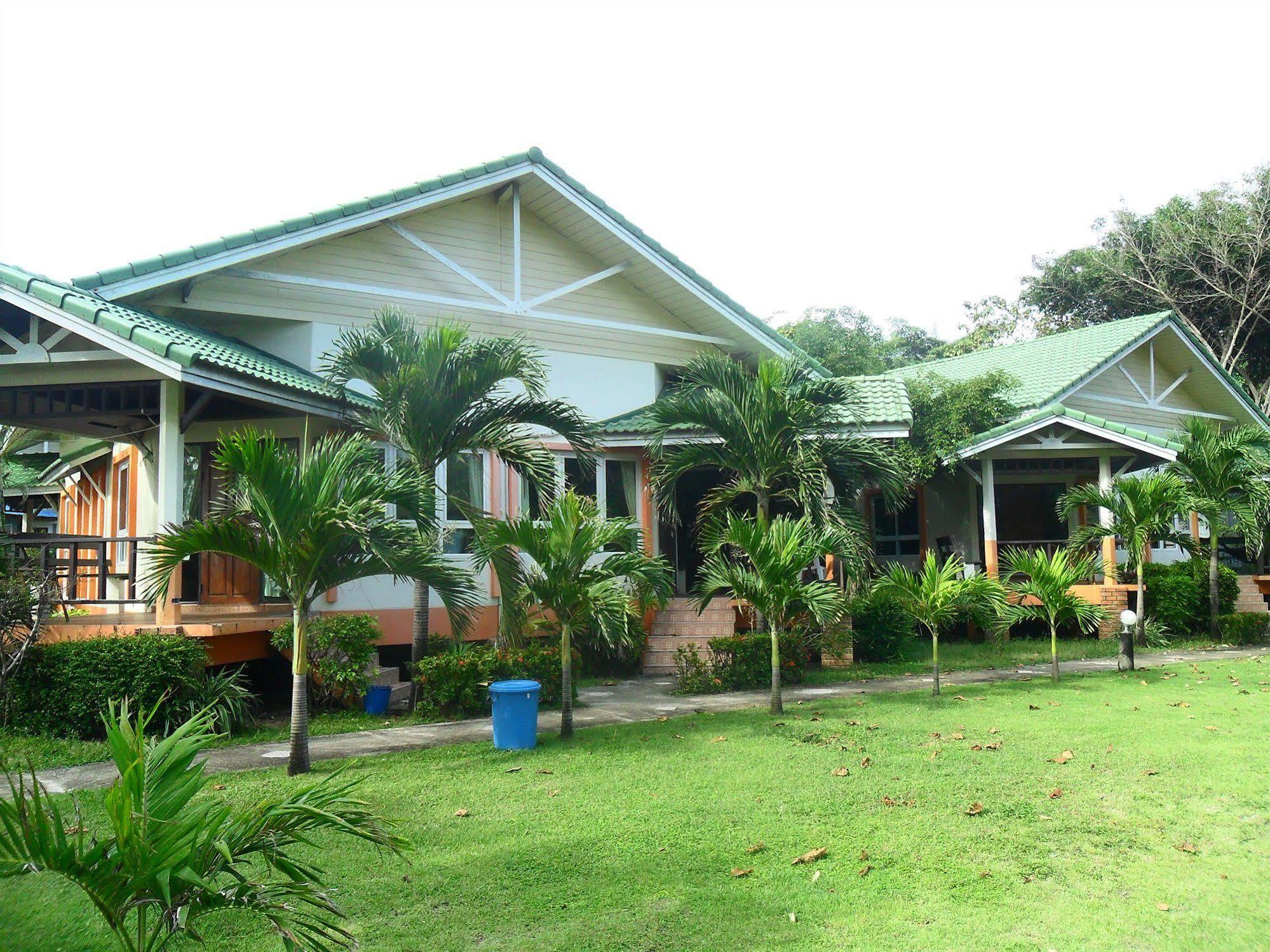 Lanta Palm Beach Resort , Beach Bungalow - Ko Lanta Exterior foto