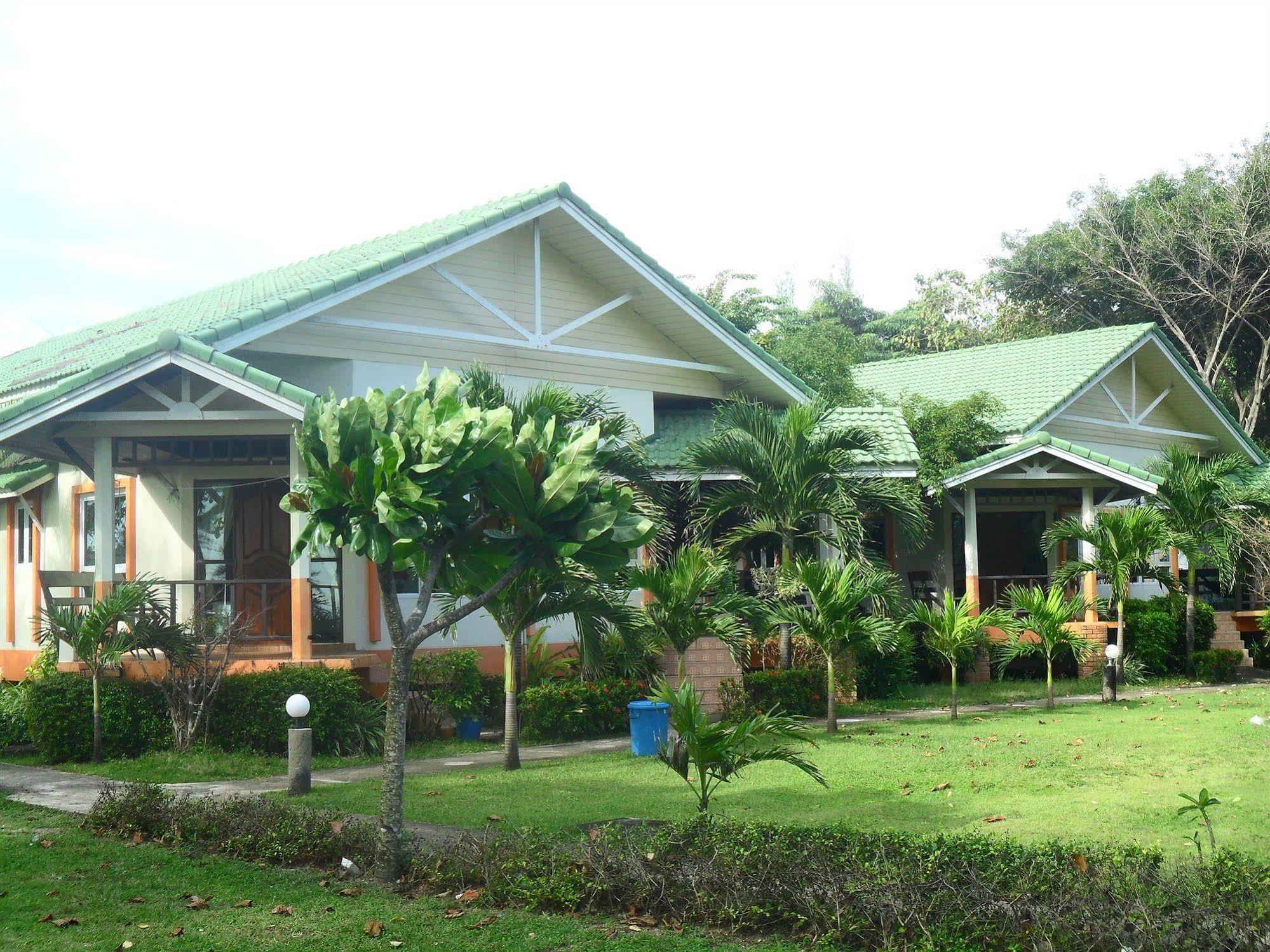 Lanta Palm Beach Resort , Beach Bungalow - Ko Lanta Exterior foto