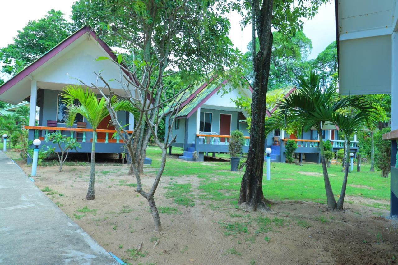 Lanta Palm Beach Resort , Beach Bungalow - Ko Lanta Exterior foto