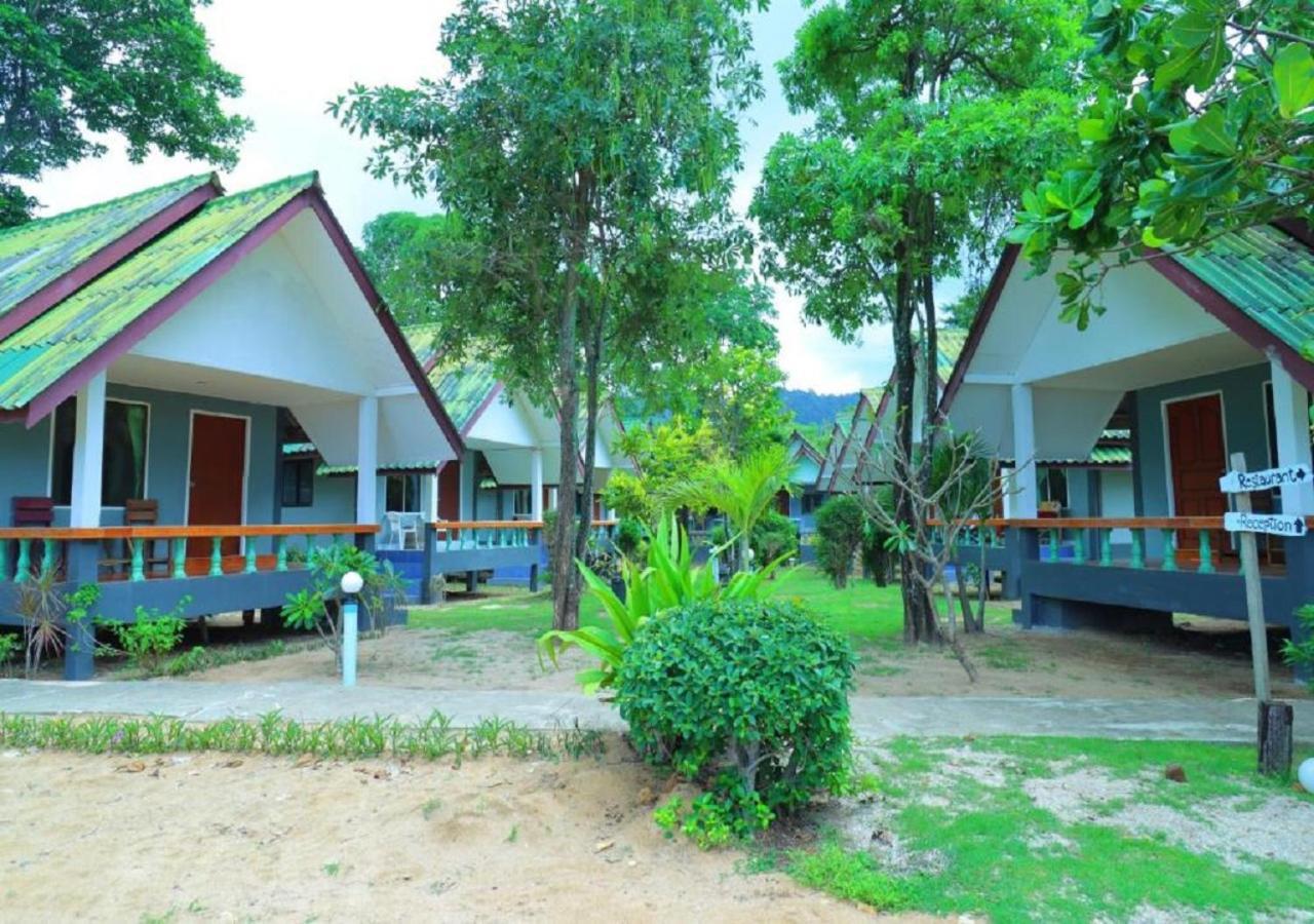 Lanta Palm Beach Resort , Beach Bungalow - Ko Lanta Exterior foto
